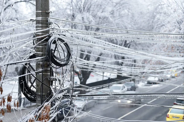 Cables Eléctricos Cubiertos Hielo Después Del Fenómeno Lluvia Congelada Fotos De Stock