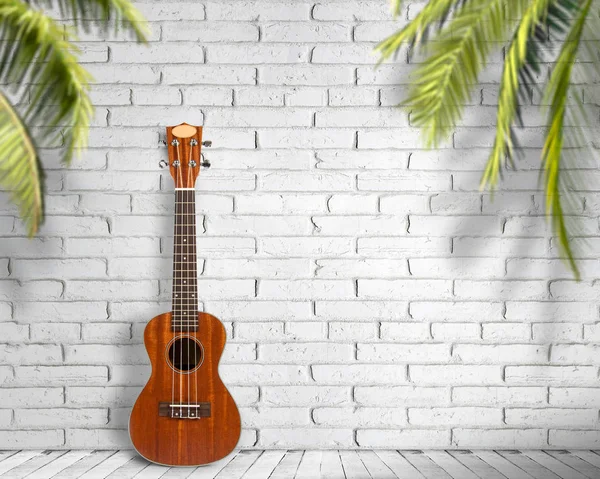 Ukulele gitár egy fehér háttér. Az utazási és életmód. — Stock Fotó