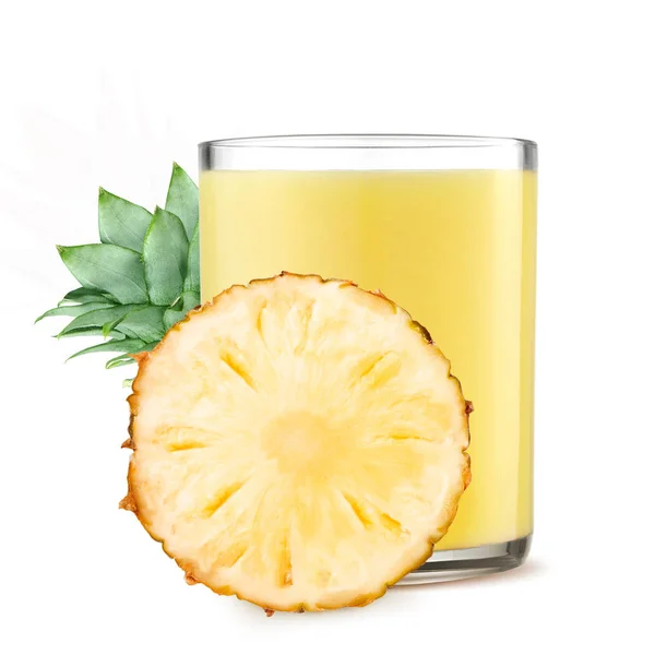 Ποτήρι χυμό ανανά και φέτες ανανά σε λευκό φόντο — Φωτογραφία Αρχείου