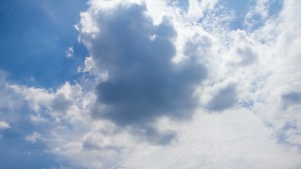 Прекрасный драматический облачный пейзаж. Rolling Clouds — стоковое видео
