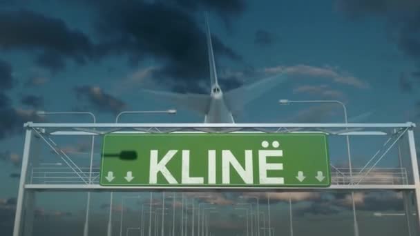 The plane landing in Kline kosovo — Stockvideo