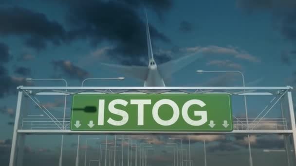 Het vliegtuig dat landt in Istog kosovo — Stockvideo