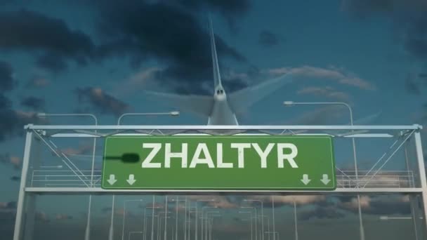 Het vliegtuig dat landt in Zhaltyr kazachstan — Stockvideo