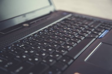 siyah notebook klavye