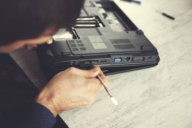 adam el aletleri kırık defter ile