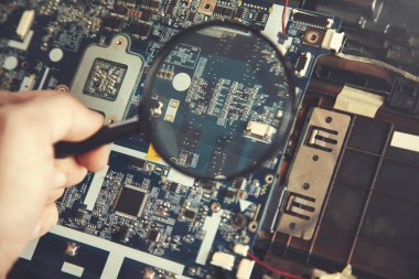 İşlemcili el büyüteci