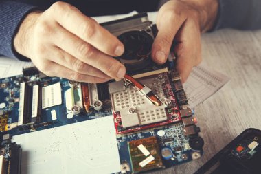 insan eli bilgisayar işlemcisi