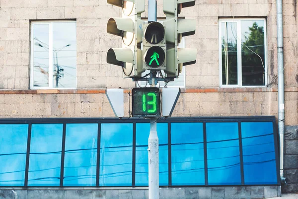 大都市の緑の信号 — ストック写真