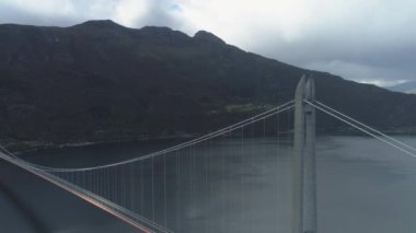 Norveç 2 'de Eidfjorden' ın karşısındaki hardanger Köprüsü