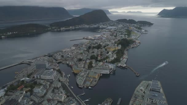 Alesund Ciudad Norway Día Nublado Costa Del Mar — Vídeo de stock