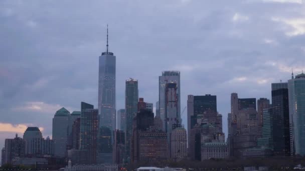 多云黄昏的曼哈顿城市天际线 — 图库视频影像