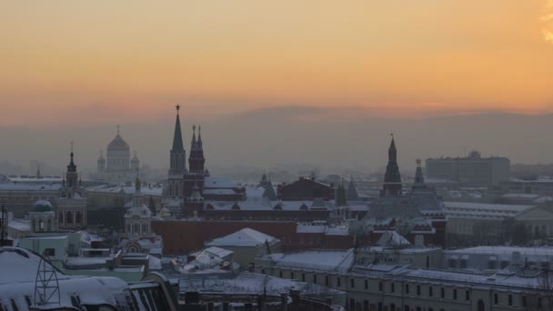 モスクワのクレムリン塔や冬の街並みは — ストック動画