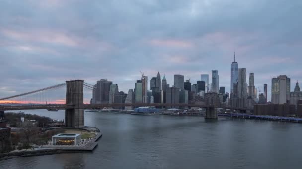 Panorama Dolního Manhattanu Brooklynského Mostu — Stock video