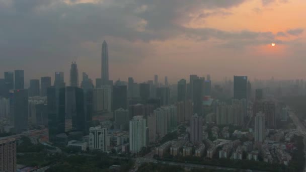 中国の日没時の深セン市のスカイライン — ストック動画