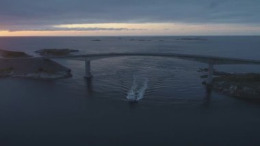 Norveç 'teki Atlantik Okyanus Yolu, Günbatımı Gemisi 2 numara.