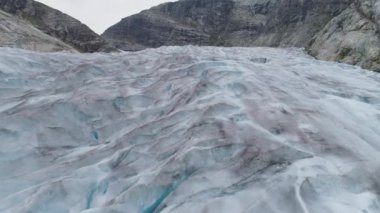  Nigardsbreen Buzulu, Jostedalsbreen 2 'nin koludur.
