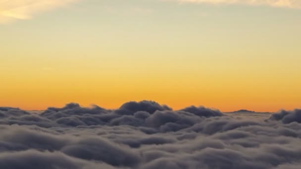 Sol Está Nascendo Sobre Nuvens — Vídeo de Stock