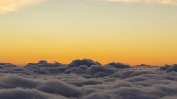 Sol Levanta Sobre Las Nubes — Vídeos de Stock