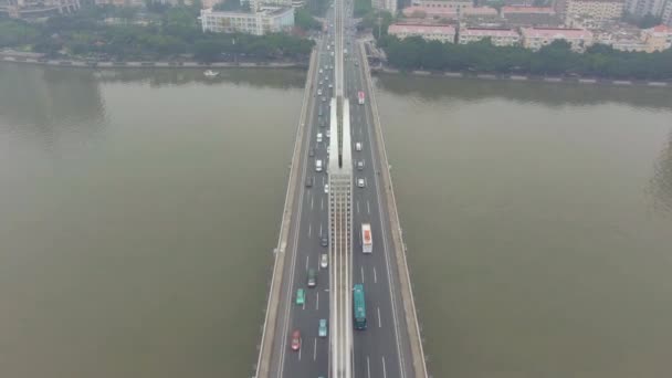 Brücke Guangzhou Autoverkehr Und Stadtbild — Stockvideo