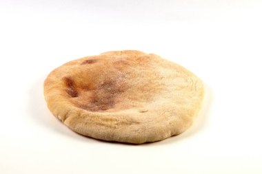 Ekmek Arapçasını - Pita ekmeğini - beyaz arkaplanda izole et.