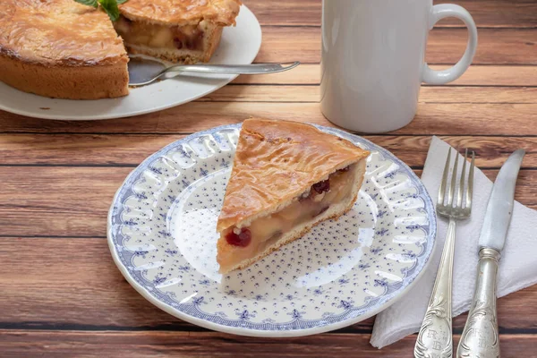 Heerlijke Traditionele Zelfgemaakte Appeltaart Met Veenbessen Individueel Deel Van Taart — Stockfoto