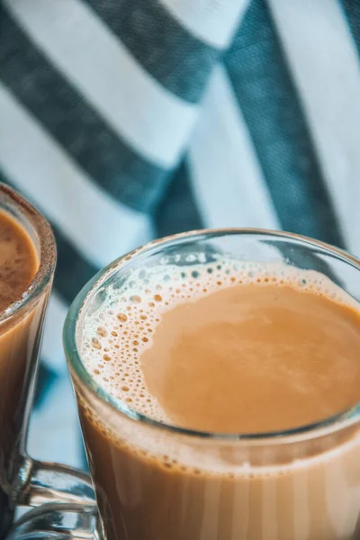 Caffè Freddo Con Latte Bicchieri Alti Tazze Gustoso Caffè Frappe — Foto Stock