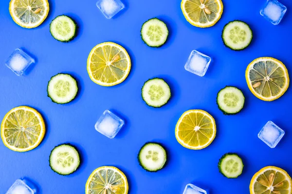 Ingredients Cooking Cold Summer Lemonade Drink Cucumber Pieces Lemon Ice — Stock Photo, Image