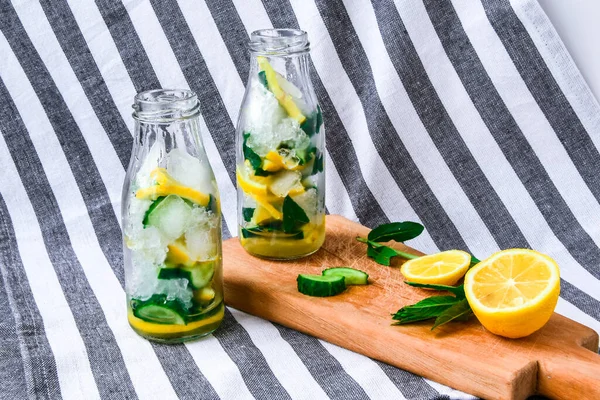 Lemonade Mojito Cutted Lemon Cucumber Mint Leaves Cutting Board Summer — Stock Photo, Image