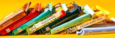 Zhytomyr, Ukrayna 2 Haziran 2020: Ritter Spor Çikolatalarının Çeşitliliği. Ritter Sport 1912 yılında Stuttgart-Bad Cannstatt, Almanya 'da kuruldu.