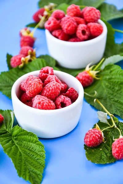 Fresh Ripe Raspberries Green Leaves Blue Background Summertime Harvest Berries — Stock Photo, Image