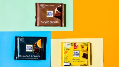 Zhytomyr, Ukrayna - 2 Haziran 2020: Çikolata Ritter Spor Gofreti. Alman çikolatasının 56 farklı tadı var. Ritter Spor Çikolatası Alfred Ritter GmbH Co yapımı.