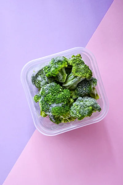 Brokoli Dalam Wadah Plastik Untuk Penyimpanan Jangka Panjang Sayuran Yang — Stok Foto