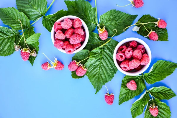 Red Fresh Raspberries Green Leaves Blue Background Top View Flat — Stock Photo, Image