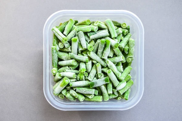 Kacang Hijau Beku Dalam Wadah Plastik Untuk Penyimpanan Jangka Panjang — Stok Foto