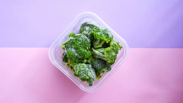 Brokoli Dalam Wadah Plastik Untuk Penyimpanan Jangka Panjang Sayuran Yang — Stok Foto