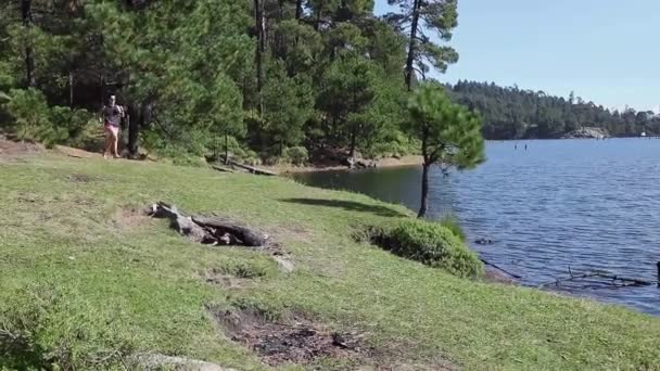 Aktywna Kobieta Biegająca Świeżym Powietrzu Górach Trenująca Opór Dla Zdrowego — Wideo stockowe