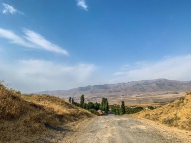 Özbekistan şehirleri, çöl ve dağ