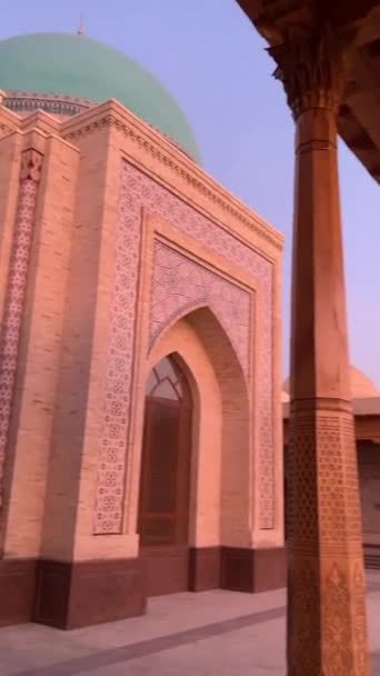 Majestätischer Blick Auf Die Moschee Von Taschkent — Stockvideo