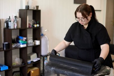 Preparing the tattoo artist's workstation