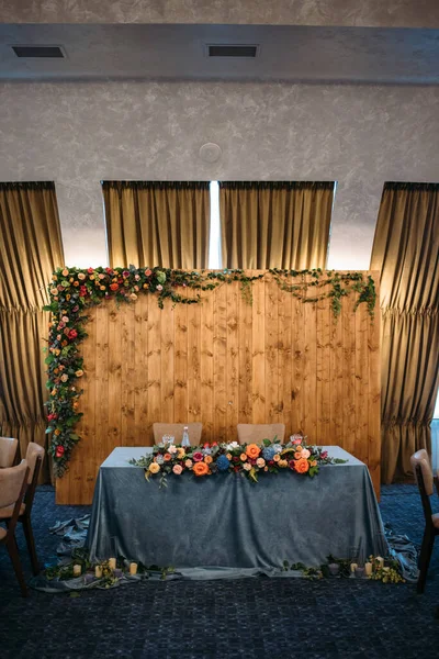 Wedding Presidium Restaurant Free Space Wedding Banquet Table Newlyweds Flowers — Stock Photo, Image