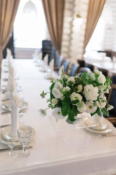 Wedding Flower Arrangement Table — Stock Photo, Image