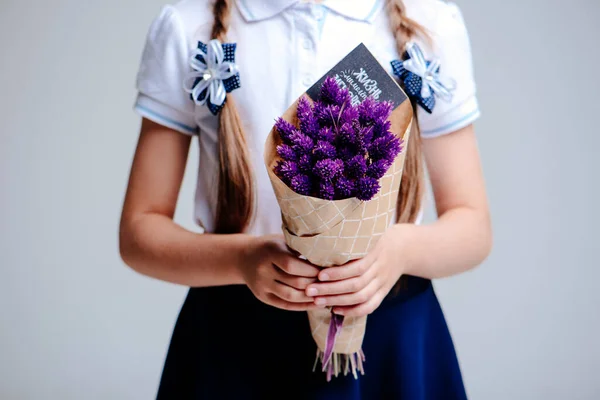 Small Bouquet Phalaris Packed Craft Paper Hands Girl Pigtails Light — Stock Photo, Image