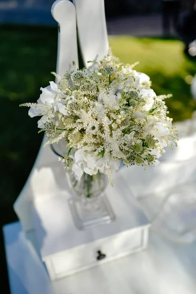 White Luxurious Wedding Bouquet Lilies Valley Astilba Astrantia Sweet Peas — Stock Photo, Image