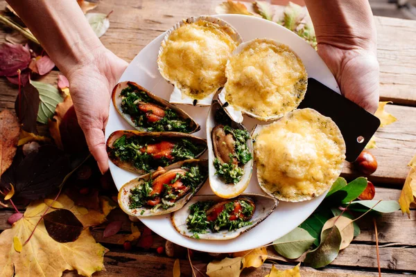 Baked Mussels Scallops Baked Cheese White Plate Hands Woman Oktoberfest — Stock Photo, Image