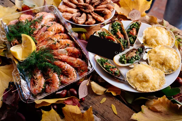 Fried Shrimps Baked Mussels Scallops Baked Cheese Wooden Table Autumn — Stock Photo, Image