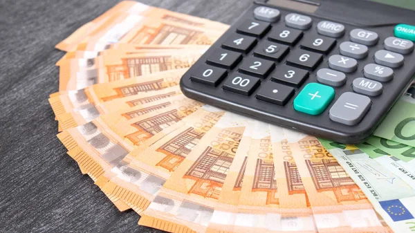 Finanzas Concepto Presupuesto Calculadora Dinero Euros Escritorio Madera Gris Billetes — Foto de Stock