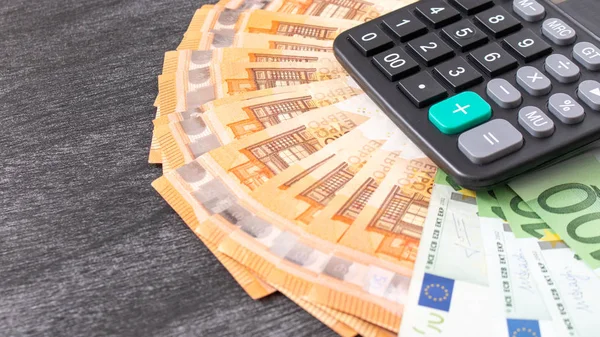 Calculadora Dinero Euros Escritorio Madera Gris Billetes Euros Con Calculadora — Foto de Stock
