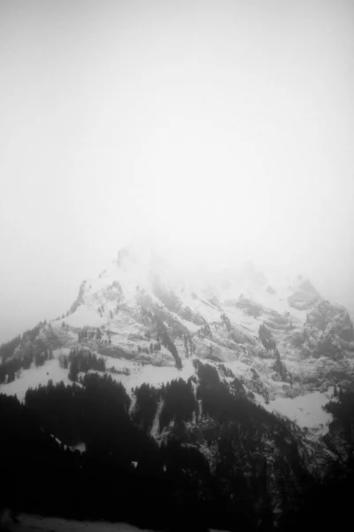 Una Cordillera Una Serie Montañas Que Están Conectadas Entre Generalmente Fotos de stock