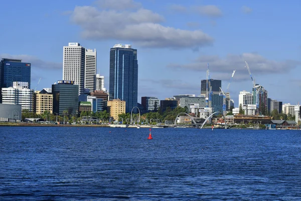 Perth Australia November 2017 Skyline Von Perth Schwanenfluss Mit Verschiedenen — Stockfoto