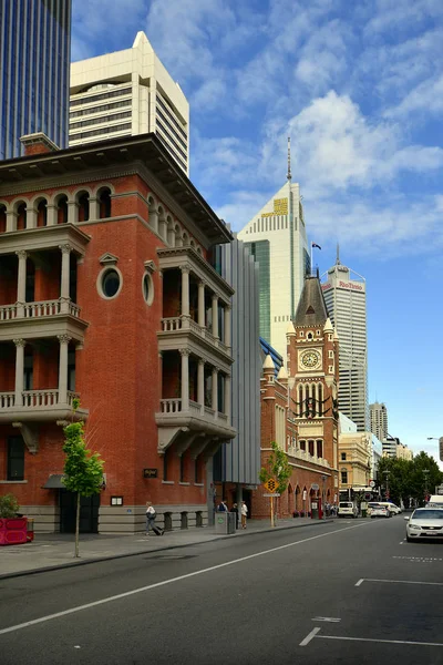 澳大利亚瓦 2017年11月28日 西澳大利亚首都干草街珀斯市政厅不同的建筑物和塔 — 图库照片